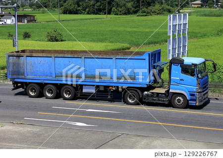 スクラップ運搬車両 129226767