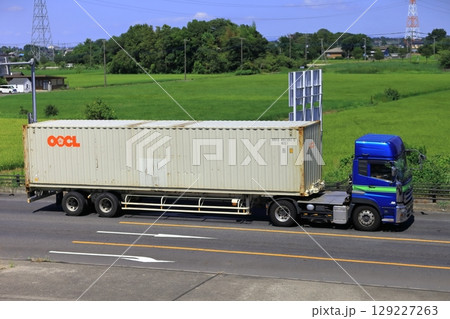 トレーラートラック 129227263