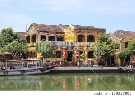 ベトナムホイアンのドゥボン川風景 129227993