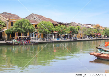 ベトナムホイアンのドゥボン川風景 129227994