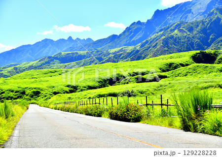 阿蘇パノラマライン(県道111号阿蘇吉田線)／正面に根子岳(熊本県阿蘇市)【2025.7】 129228228