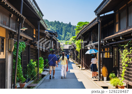 夏の飛騨高山　上三之町　古い町並 129228487
