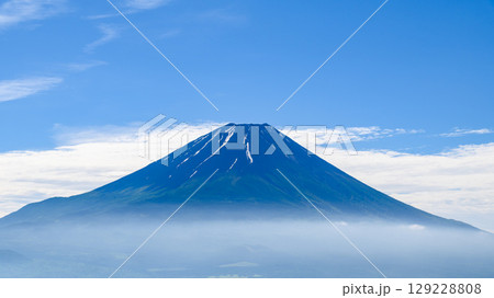 山梨県・夏の富士山（竜ヶ岳展望） 129228808