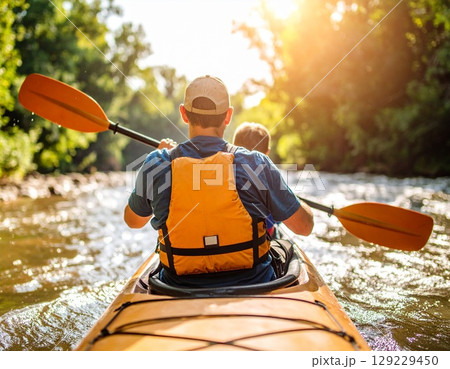 カヌーで川下り!楽しい夏休み カヌーで川下り!楽しい夏休み 129229450