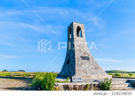 信州 夏の美ヶ原高原　美しの塔 129229650