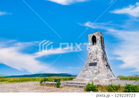 信州 夏の美ヶ原高原　美しの塔 129229723