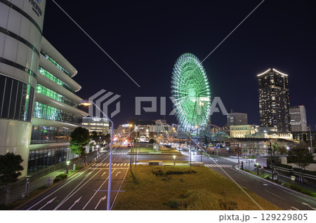 大さん橋から見たみなとみらいの夜景 129229805