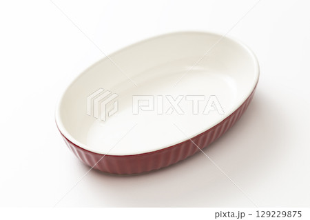 白背景にグラタン皿 129229875