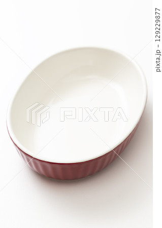 白背景にグラタン皿 129229877