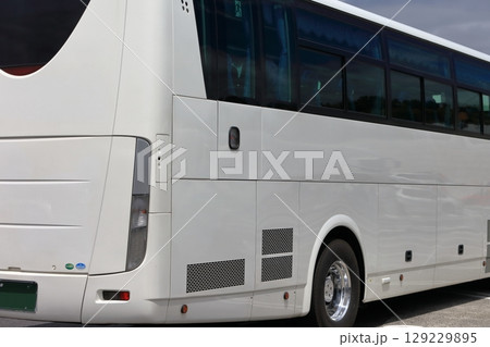 大型観光バス 129229895