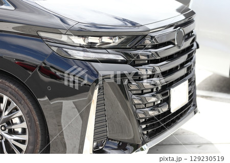 車のヘッドライト 129230519