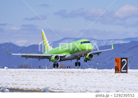 長野県松本市　冬の松本空港 129230552