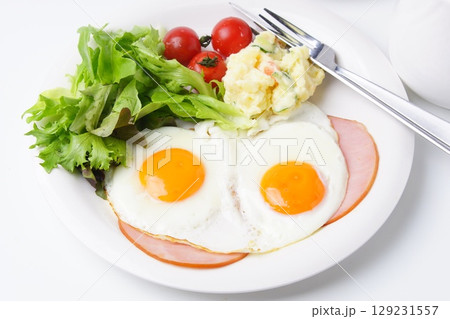 ハムエッグ朝食 129231557