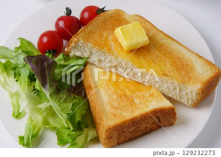 トースト朝食 129232273