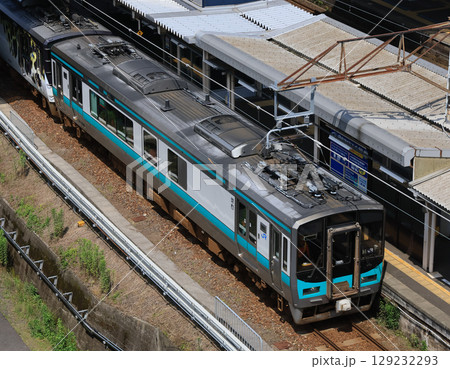 小浜線の125系電車が敦賀駅に停車中 小浜線の125系電車が敦賀駅に停車中 129232293