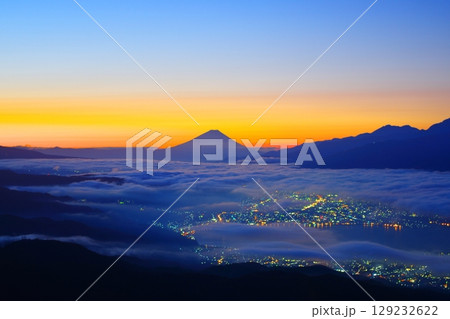 高ボッチ山からの諏訪湖ごしの富士山 129232622