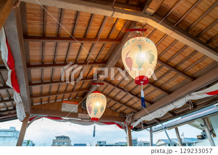 岐阜県岐阜市 長良川鵜飼の舟の雰囲気ある提灯 岐阜県岐阜市 長良川鵜飼の舟の雰囲気ある提灯 129233057