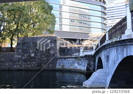 改修された東京都千代田区大手町の常磐橋 129233568