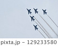 曇り空を飛ぶブルーインパルス 129233580