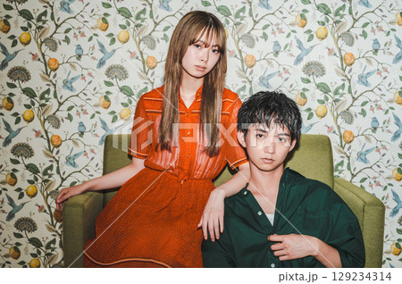 　ファッション写真スナップ（ストロボ直当て） 129234314
