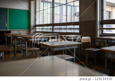 誰もいない学校の教室 誰もいない学校の教室 129234350