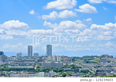 快晴の日に大阪北部のタワーマンション、千里ニュータウンを撮影した写真　【大阪風景写真】 129234603