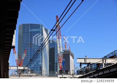 東京都港区の品川駅改修工事の風景 129234939