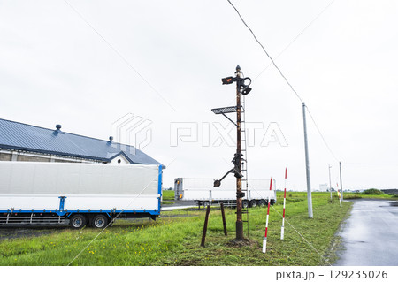 札沼線の廃線跡の腕器式信号機 129235026