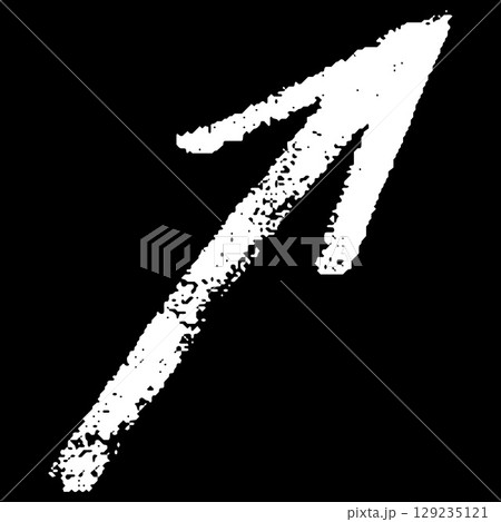 White arrow handwritten with chalk or brush on black background. White arrow handwritten with chalk or brush on black background. 129235121