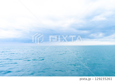 高速船からの景色 青い海と空 高速船からの景色 青い海と空 129235261
