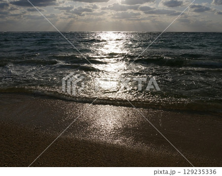 一日の終わりと海の輝き 一日の終わりと海の輝き 129235336
