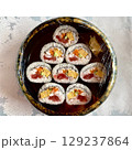 おいしそうなお寿司 129237864