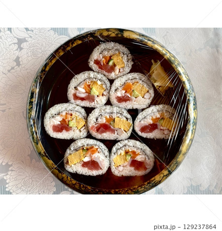 おいしそうなお寿司 おいしそうなお寿司 129237864