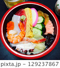 出前の握り寿司 129237867