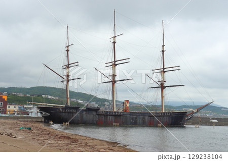 鴎島から眺める江差の開陽丸(北海道江差町) 鴎島から眺める江差の開陽丸(北海道江差町) 129238104