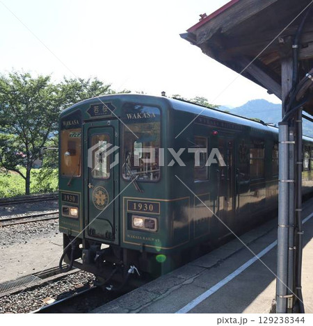 若桜鉄道若桜号・昭和の旅情漂う駅風景 129238344