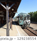 若桜鉄道隼号・昭和の旅情漂う駅風景 129238554