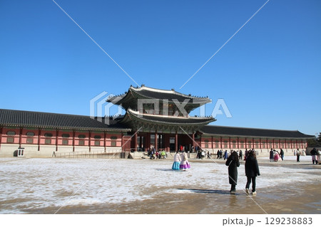 韓国・景福宮の伝統建築と鮮やかな屋根瓦 韓国・景福宮の伝統建築と鮮やかな屋根瓦 129238883