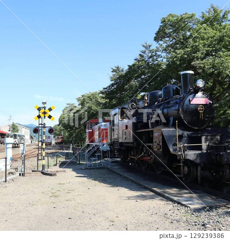 鉄道の歴史が交差するカラースナップ 129239386
