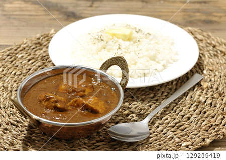 チキンマサラカレーとバターライス 129239419