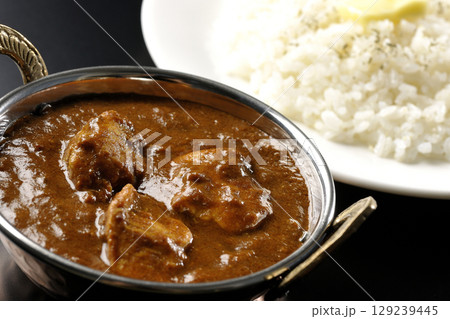 チキンマサラカレーとバターライス 129239445