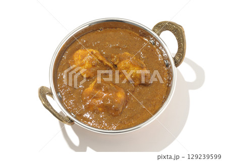 チキンマサラカレーを白背景で撮影 129239599