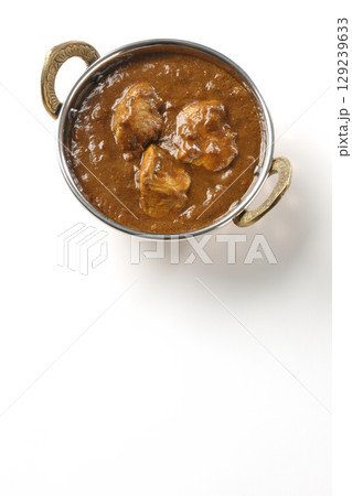 チキンマサラカレーを白背景で撮影 129239633