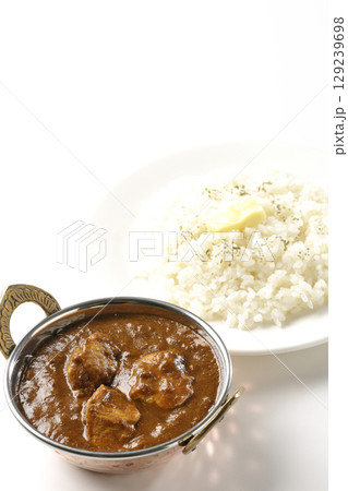 チキンマサラカレーとバターライス 129239698