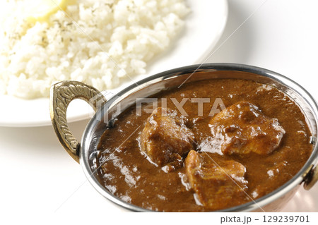 チキンマサラカレーとバターライス 129239701