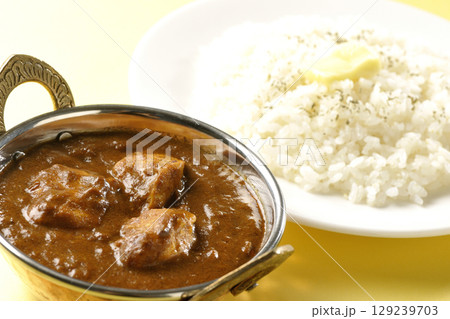 チキンマサラカレーとバターライス 129239703