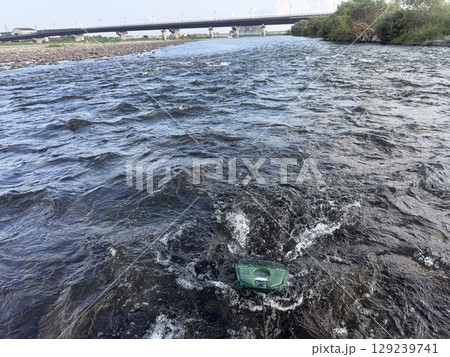 鮎ルアーで鮎釣り 鮎ルアーで鮎釣り 129239741