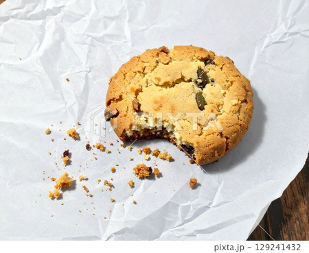 食べかけのクッキー 食べかけのクッキー 129241432