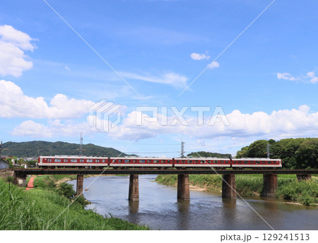 近鉄生駒線 信貴山下駅付近の大和川橋梁 近鉄生駒線 信貴山下駅付近の大和川橋梁 129241513