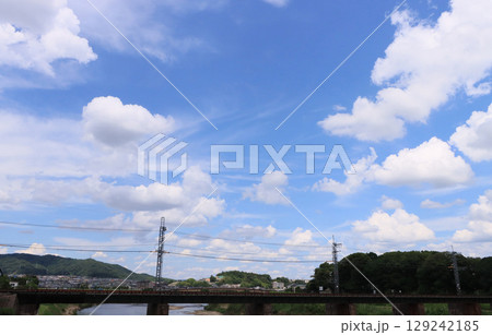近鉄生駒線 信貴山下駅付近の夏空 近鉄生駒線 信貴山下駅付近の夏空 129242185